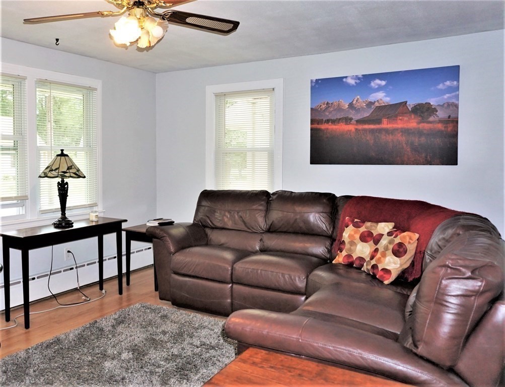37 New Boston Road Sturbridge, MA 01566 - Photo 3 of 34
