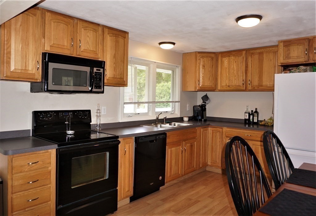 37 New Boston Road Sturbridge, MA 01566 - Photo 5 of 34