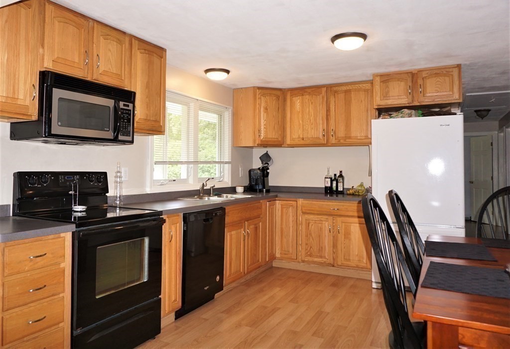 37 New Boston Road Sturbridge, MA 01566 - Photo 7 of 34
