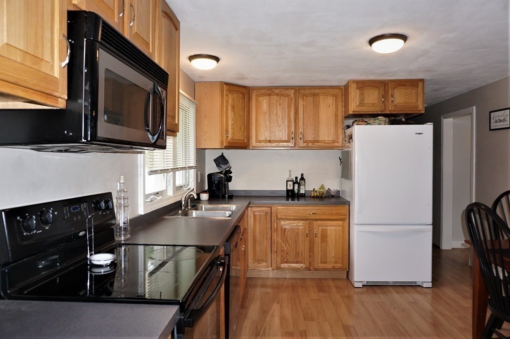 37 New Boston Road Sturbridge, MA 01566 - Photo 8 of 34