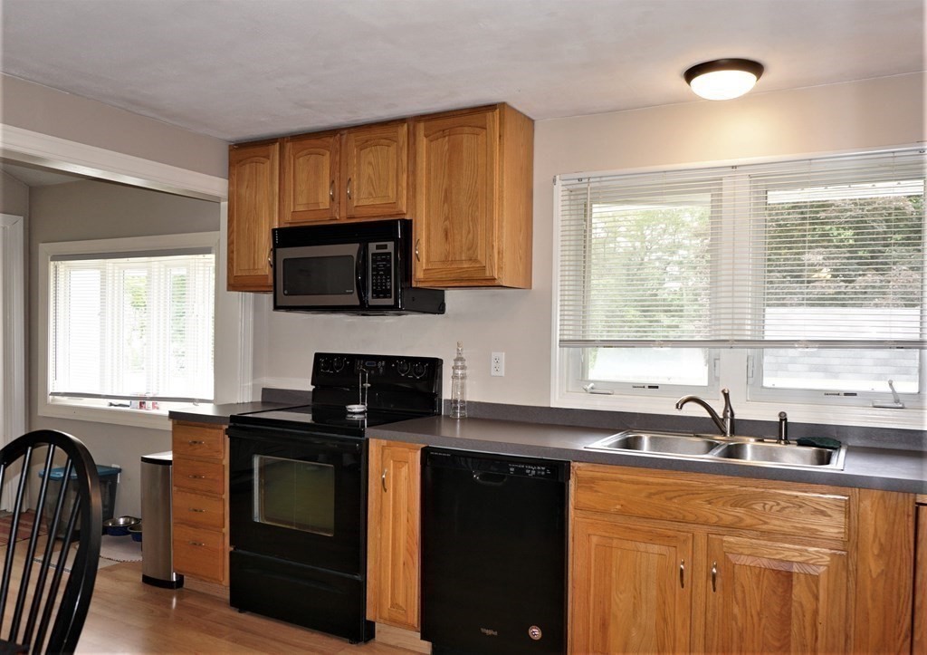 37 New Boston Road Sturbridge, MA 01566 - Photo 9 of 34