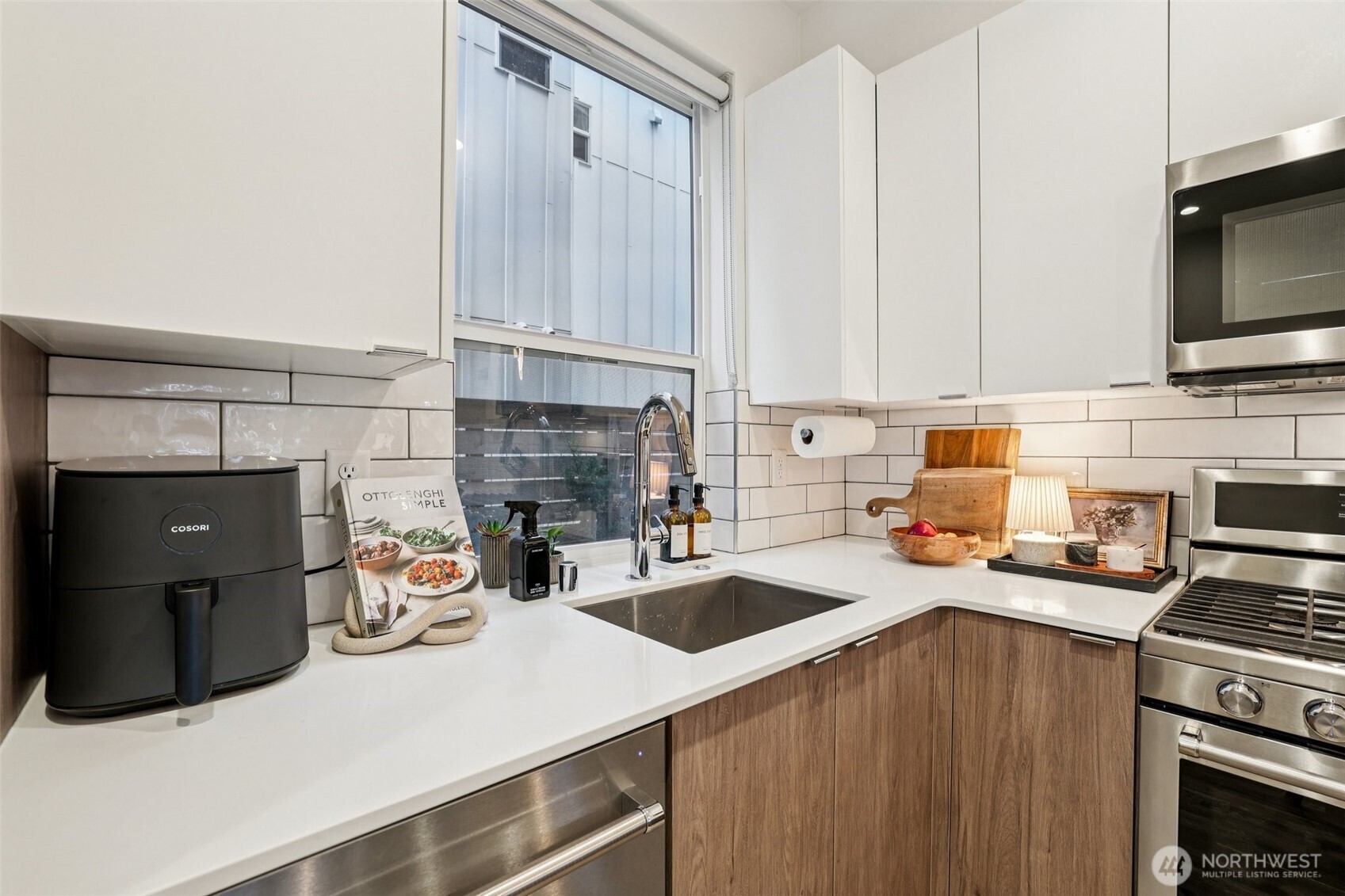 2403 Southwest Edmunds Street Seattle, WA 98106 - Photo 9 of 25