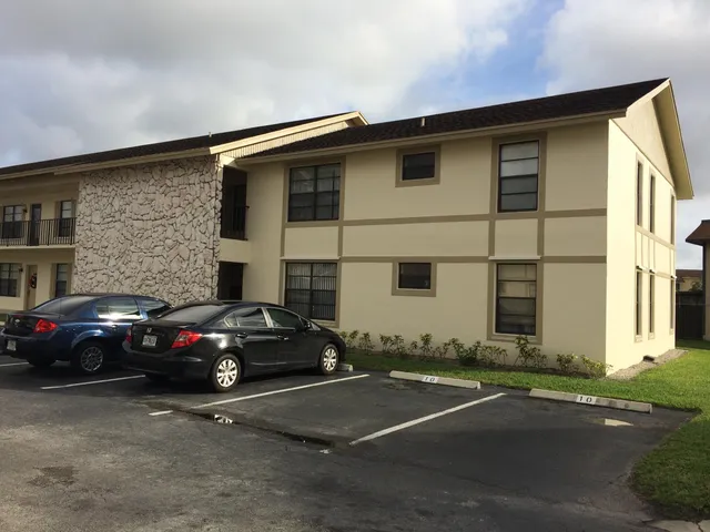 $1,900 | 5924 Longbow Lane, Unit 10, West Palm Beach, FL 33415