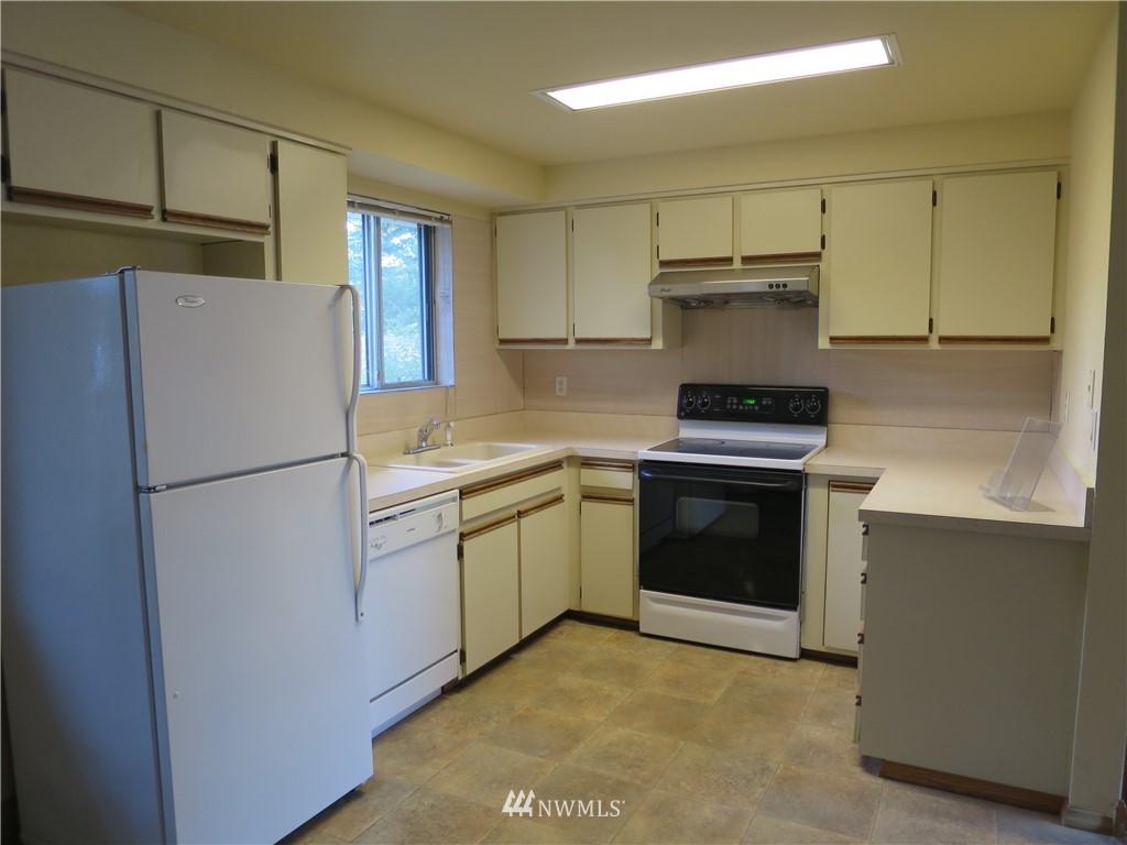 3500 Northeast 11th Place Renton, WA 98056 - Photo 10 of 19