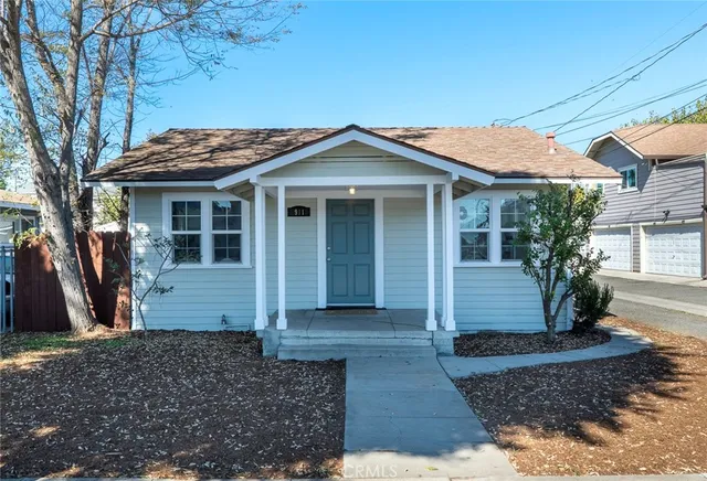 a view of a house with a yard