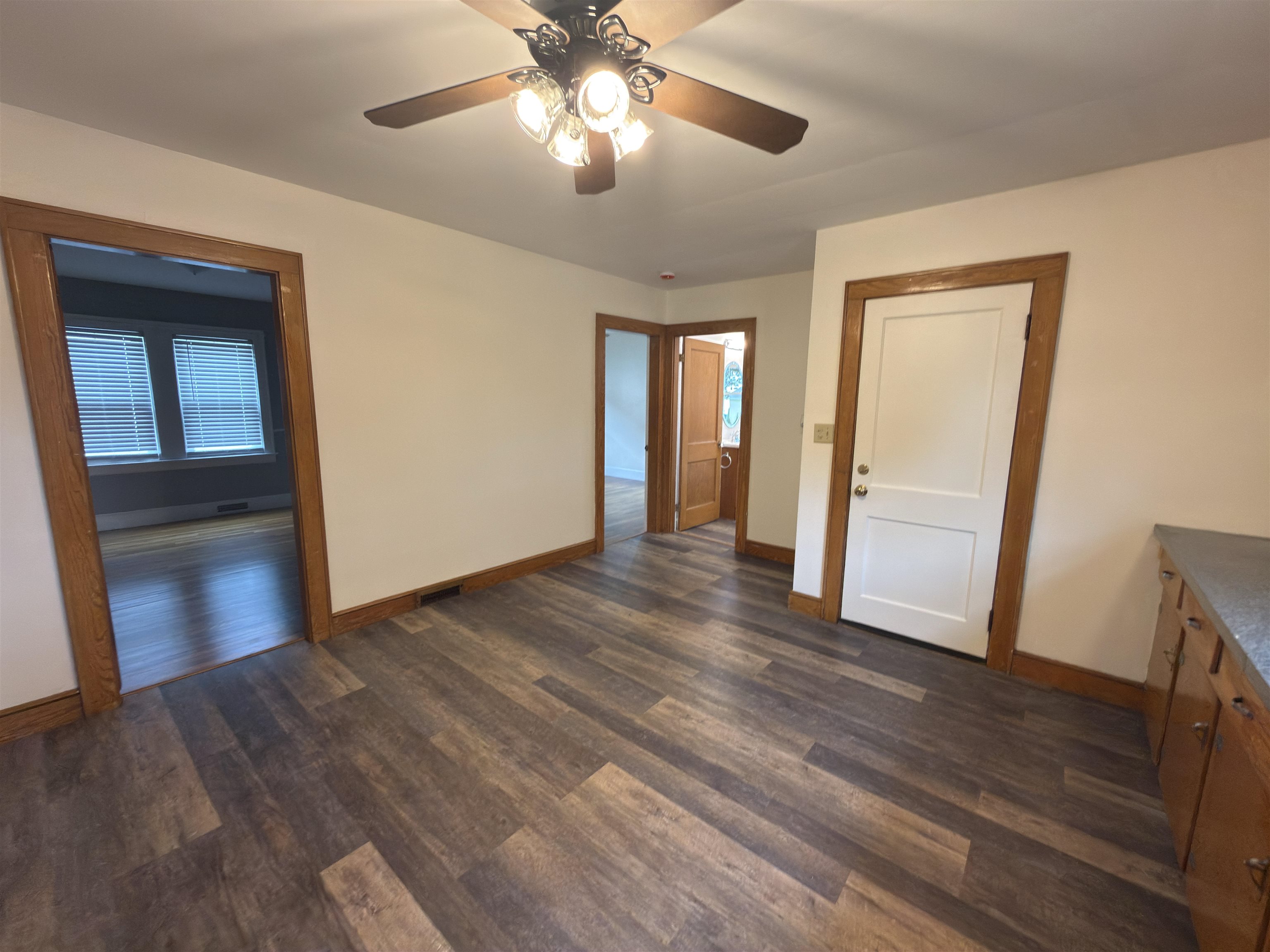 573 Spruce Street Manchester, NH 03103 - Photo 8 of 28