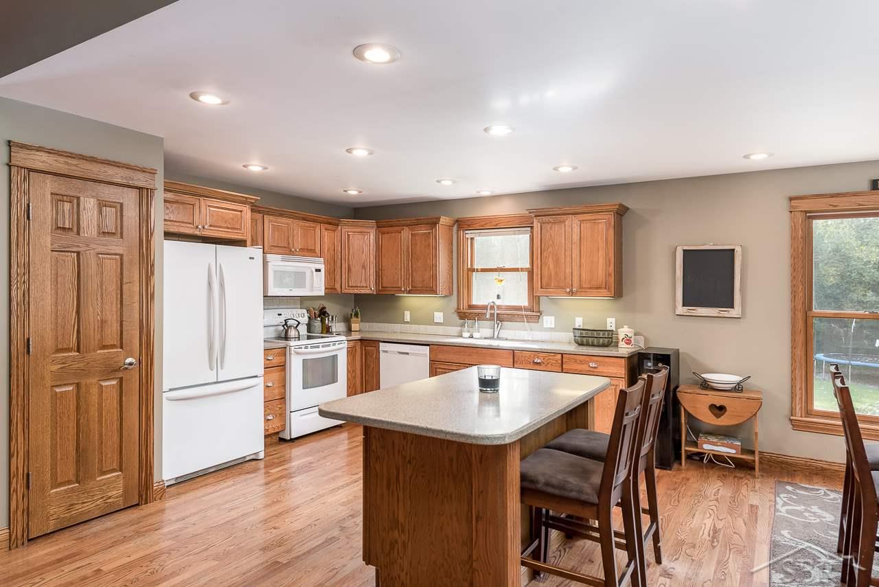 886 Schust Road Saginaw, MI 48604 - Photo 17 of 34 31395990-16.JPG