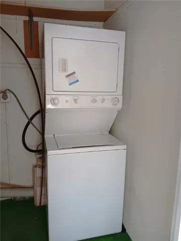 a close up view of washer and dryer