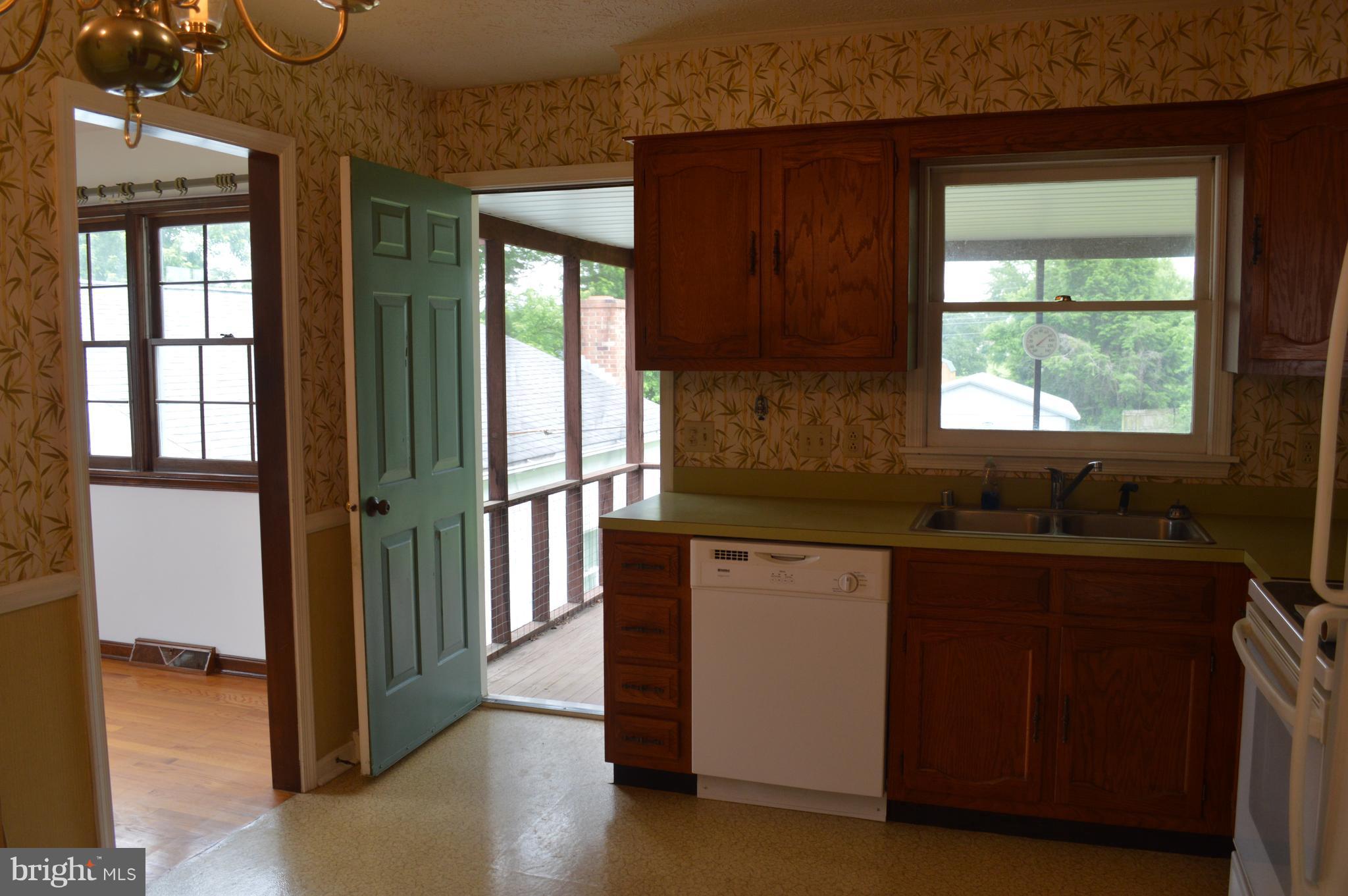 218 Ridge Road Winchester, VA 22602 - Photo 13 of 27 Kitchen