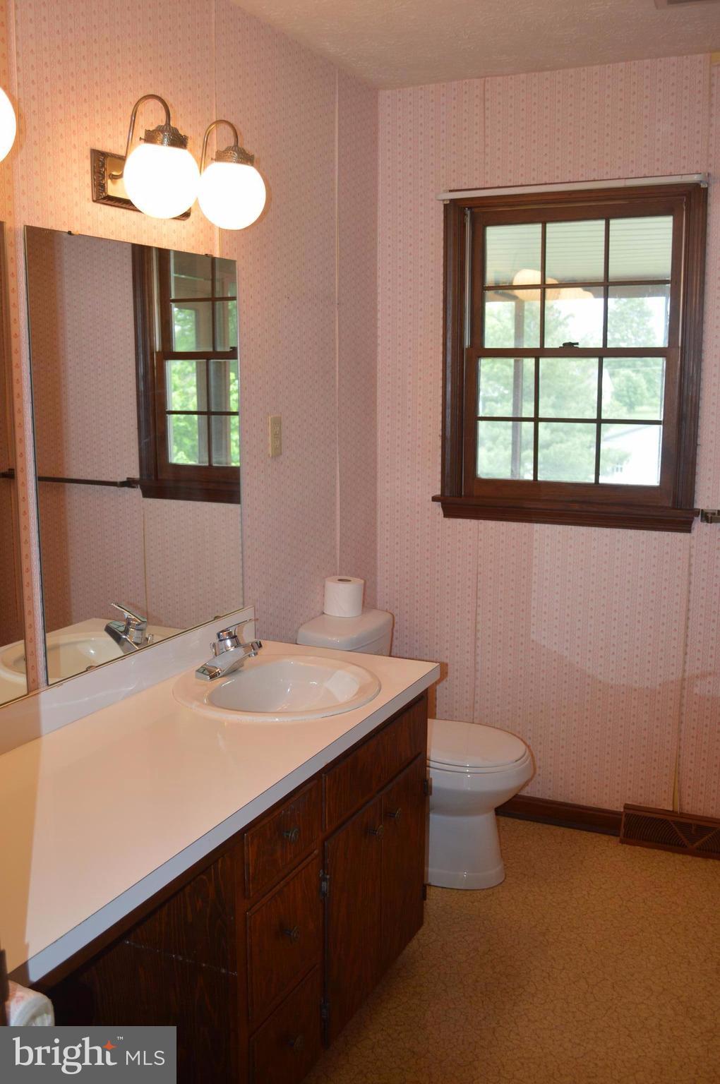 218 Ridge Road Winchester, VA 22602 - Photo 15 of 27 Bath