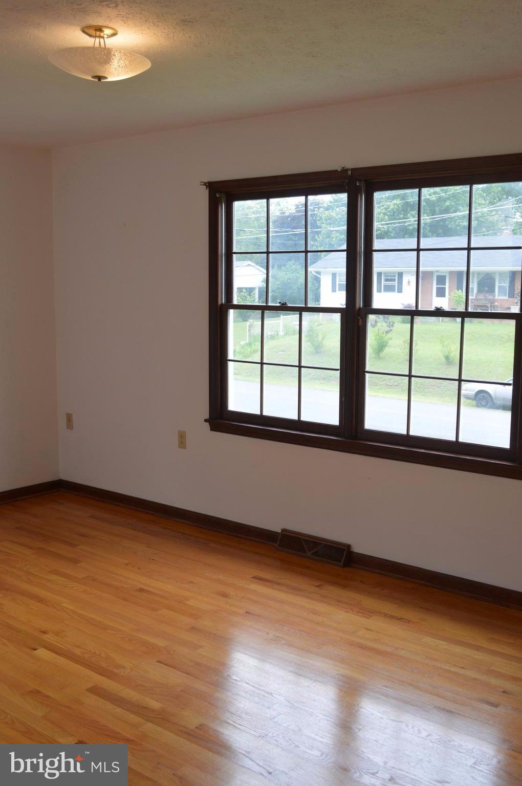 218 Ridge Road Winchester, VA 22602 - Photo 18 of 27 Bedroom