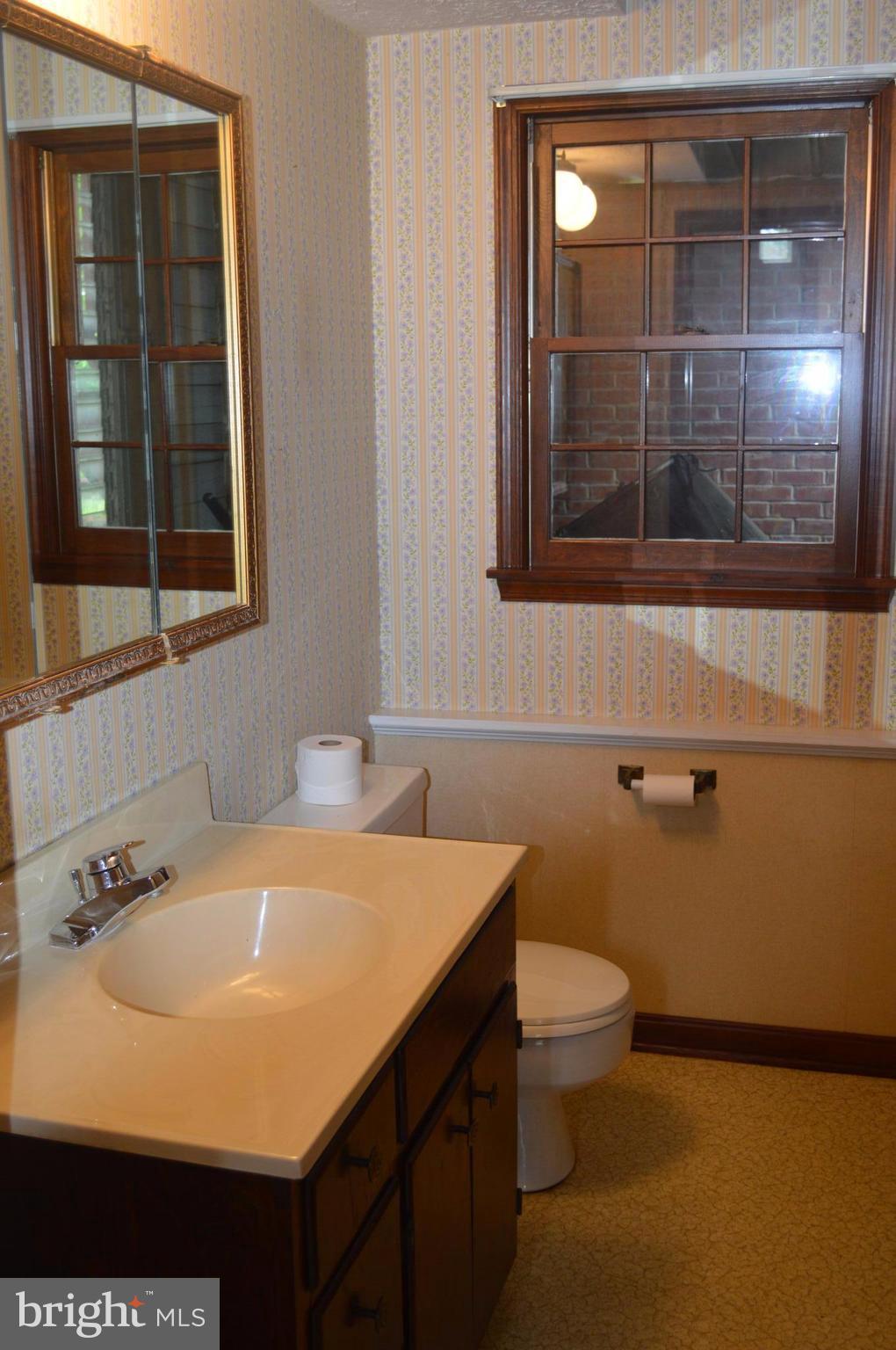 218 Ridge Road Winchester, VA 22602 - Photo 22 of 27 Bath