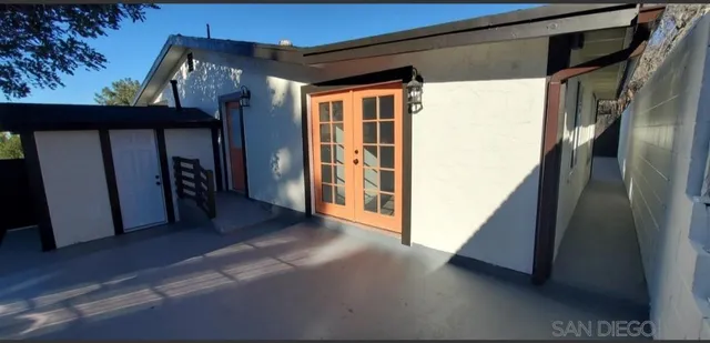 a view of a garage door and an entryway