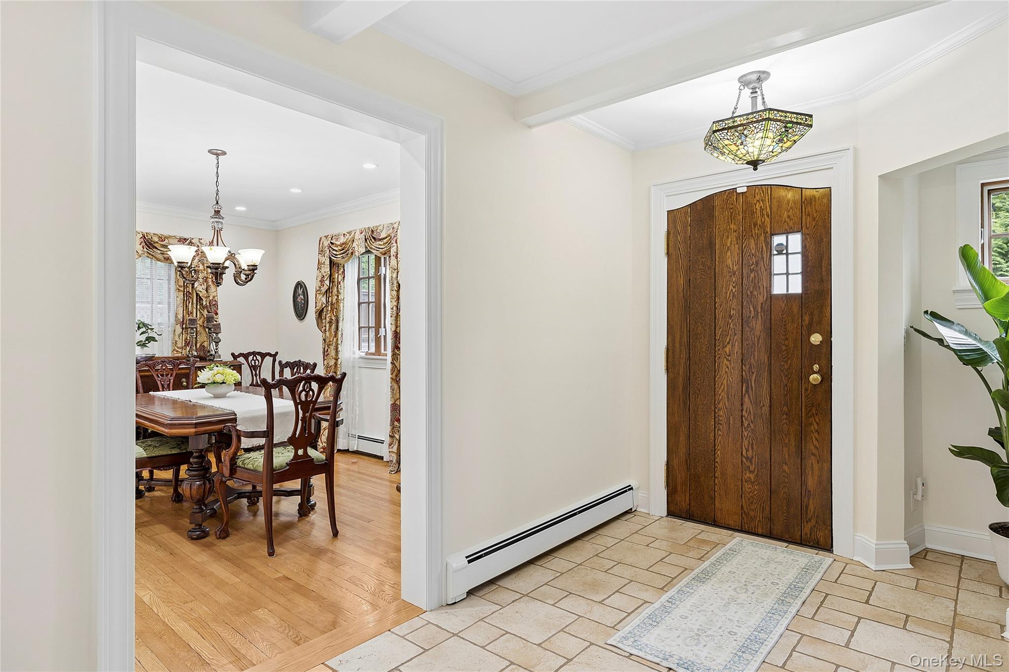 84 Luquer Road Manhasset, NY 11030 - Photo 3 of 30