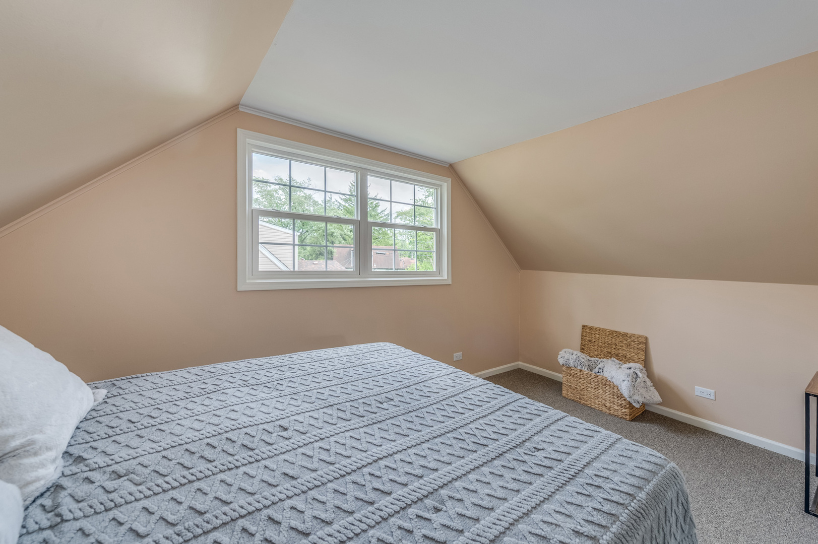 407 Watseka Street Park Forest, IL 60466 - Photo 16 of 21 a bedroom with a bed and a window