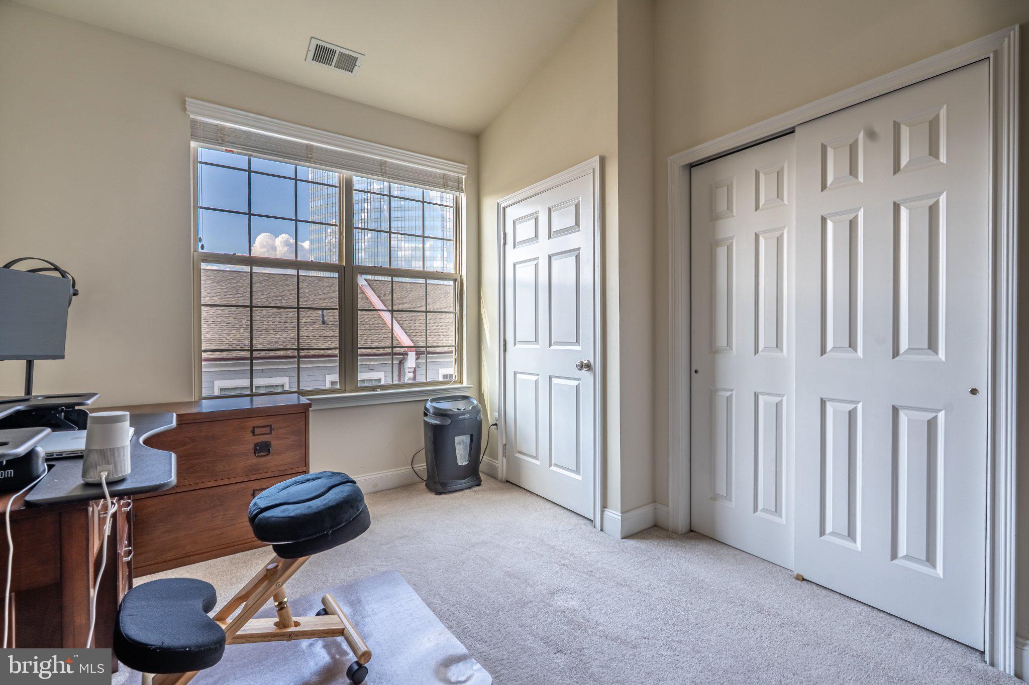 608 Captains Way Philadelphia, PA 19146 - Photo 27 of 36 a room with furniture and window