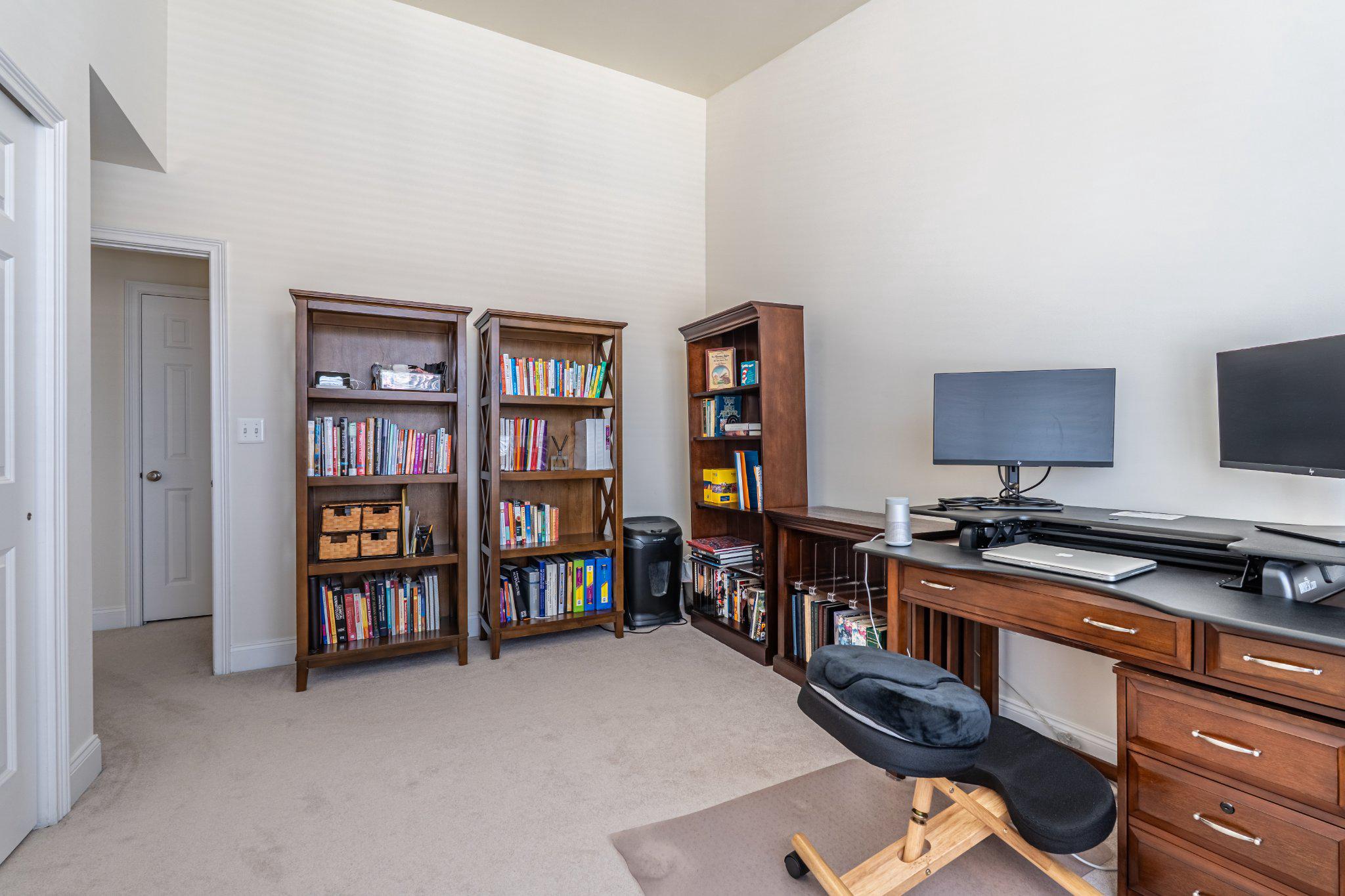 608 Captains Way Philadelphia, PA 19146 - Photo 28 of 36 a room with furniture and gym equipment