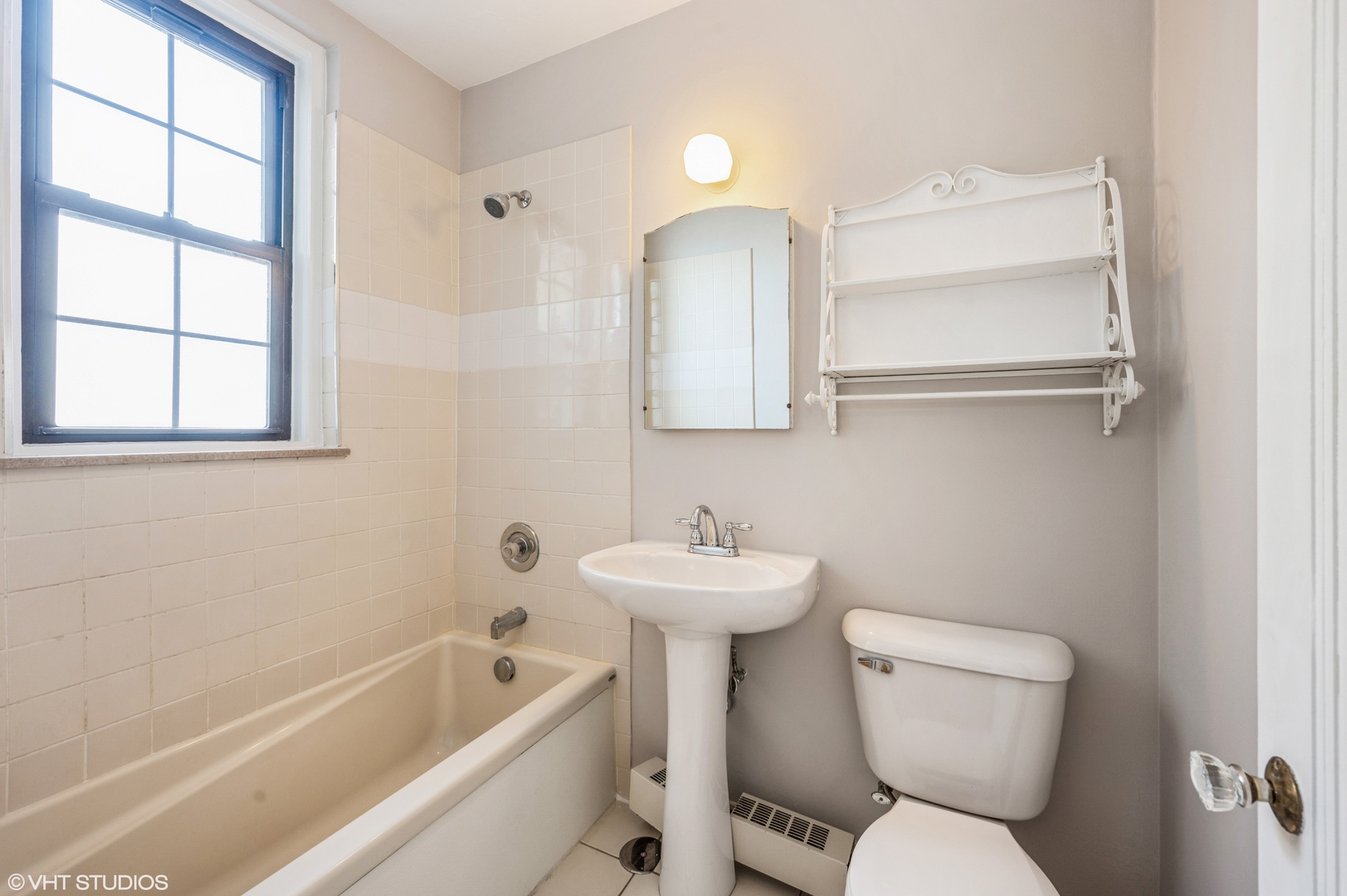 6101 North Sheridan Road, Unit 10G Chicago, IL 60660 - Photo 7 of 10 a bathroom with a sink toilet and shower
