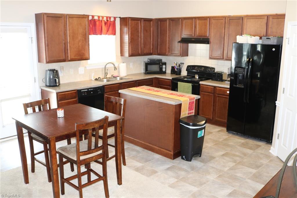 4547 Silo Ridge Clemmons, NC 27012 - Photo 8 of 37 Kitchen with new tile flooring