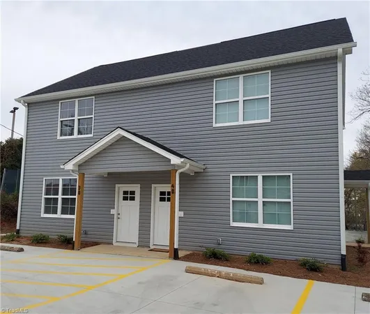 $1,595 | 38 East 4th Street, Lexington, NC 27292