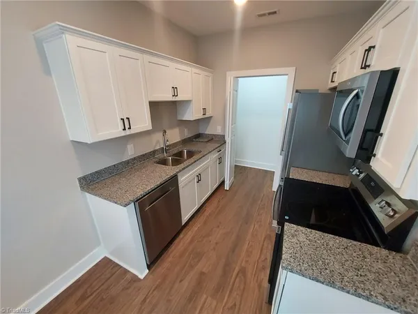 $1,595 | 38 East 4th Street, Lexington, NC 27292