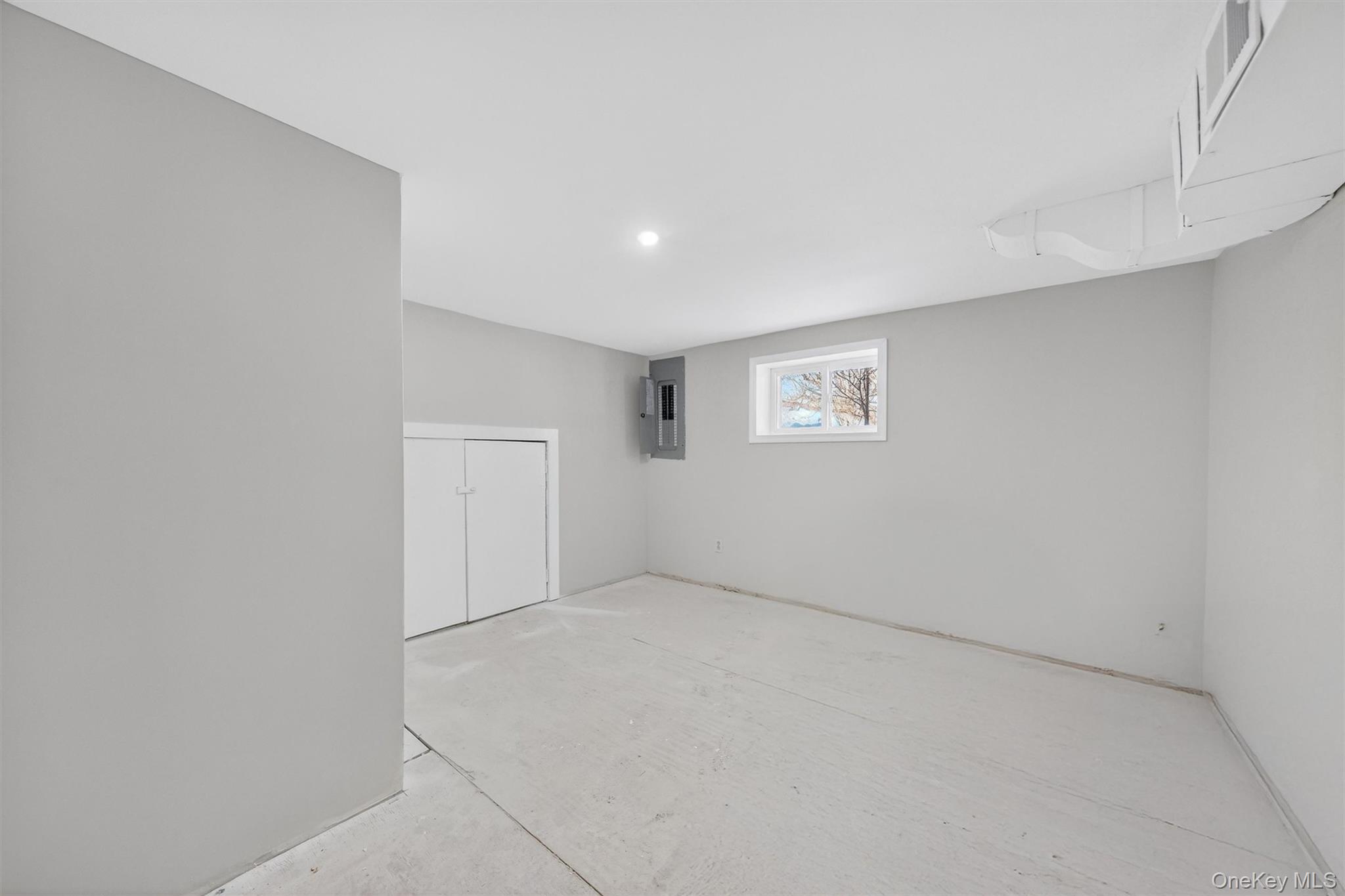 27 Franklin Road Hyde Park, NY 12538 - Photo 30 of 37 an empty room with windows