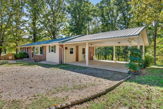 $225,000 | 185 Mockingbird Street, Erin, TN 37061