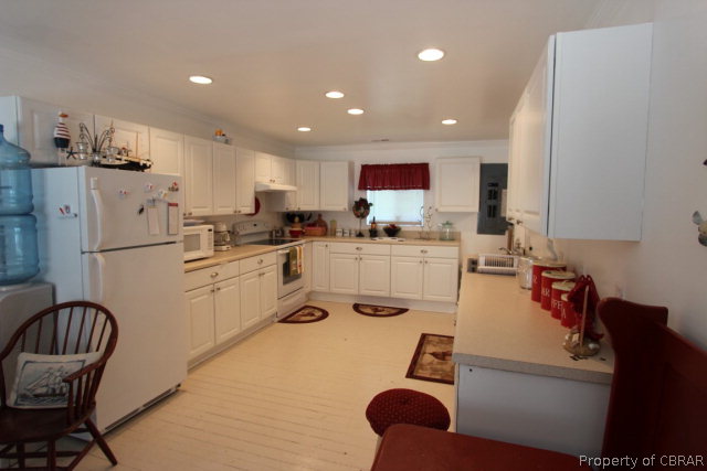 4589 John's Point Road Gloucester, VA 23061 - Photo 14 of 26 Bright & Cheery