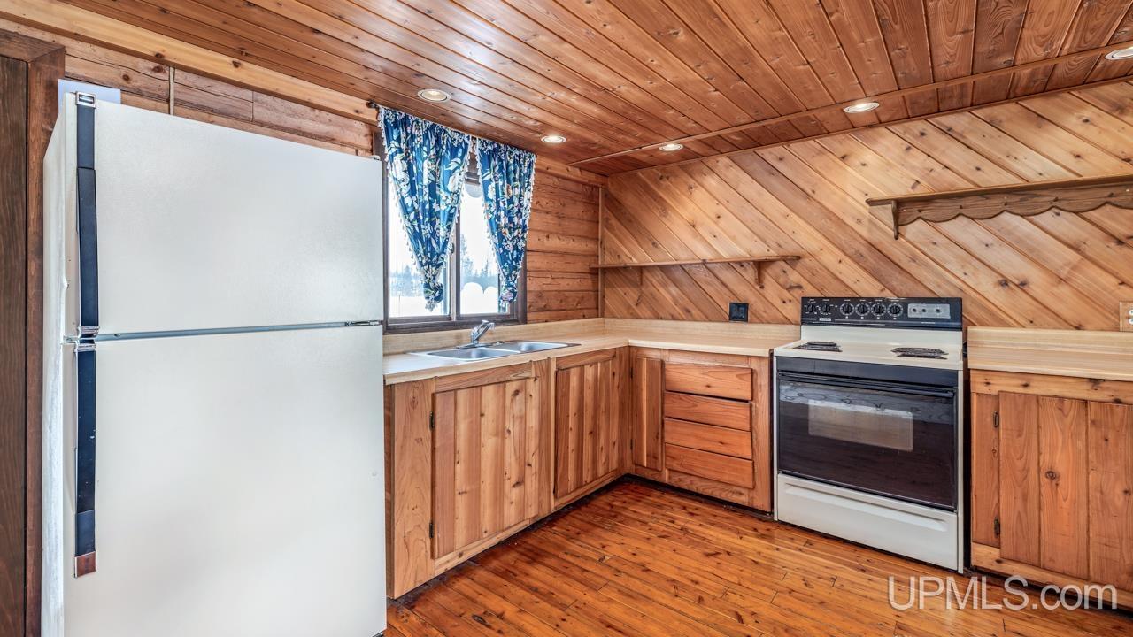 W1302 North Dam Road Foster City, MI 49834 - Photo 7 of 36