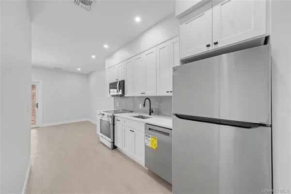 $2,255 | 10 Market Street, Unit E, Wappingers Falls, NY 12590