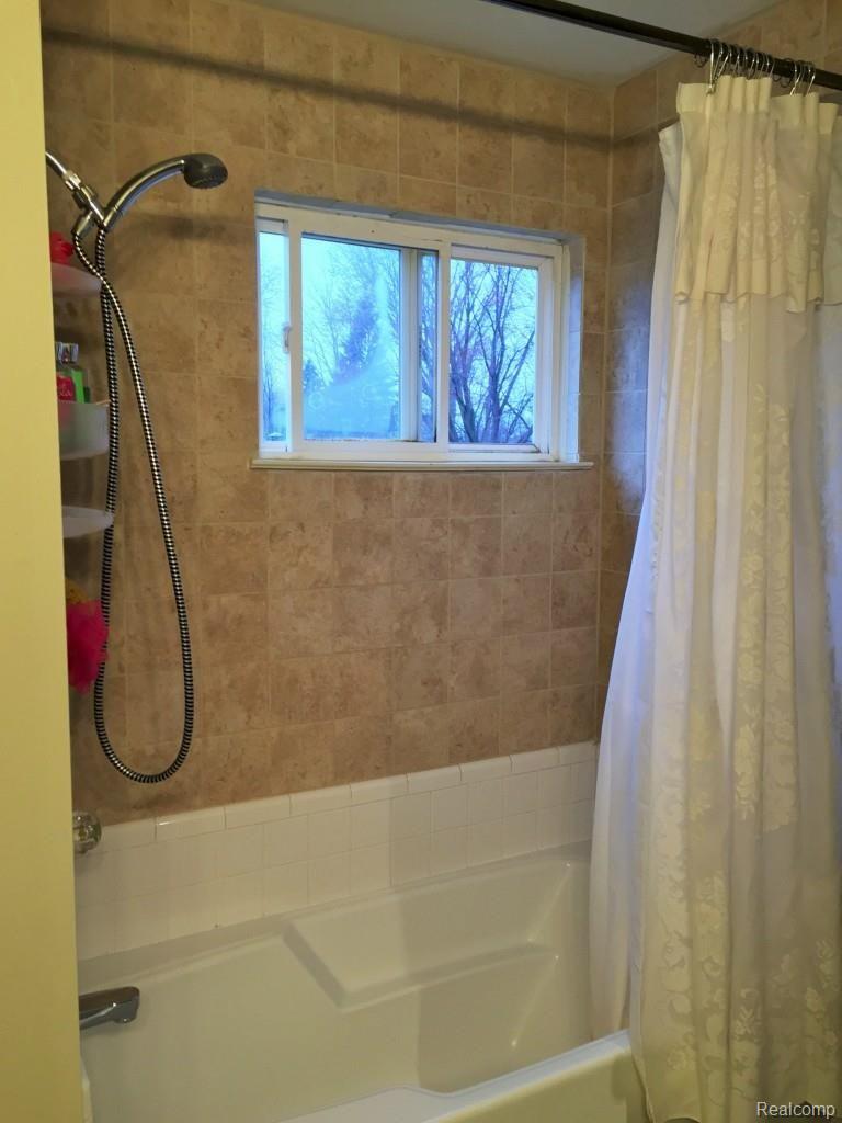 1748 Tamm Avenue Rochester, MI 48309 - Photo 22 of 46 IMG_3341 (2).jpg