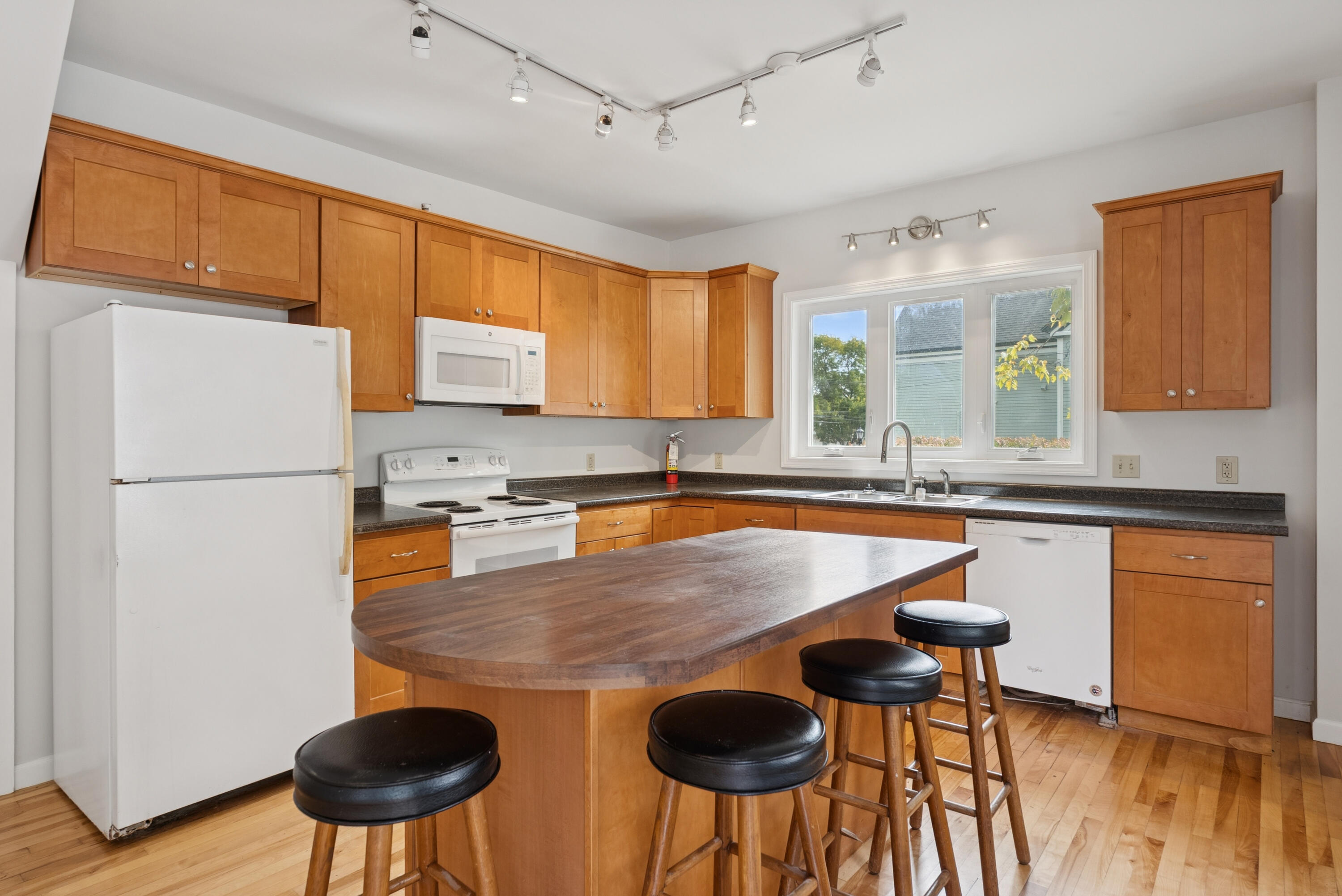 1638 Forest Avenue Portland, ME 04103 - Photo 7 of 49 DSC05584