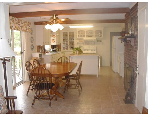 33 Galloway Road Chelmsford, MA 01824 - Photo 3 of 9