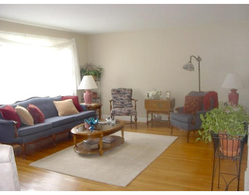 33 Galloway Road Chelmsford, MA 01824 - Photo 4 of 9