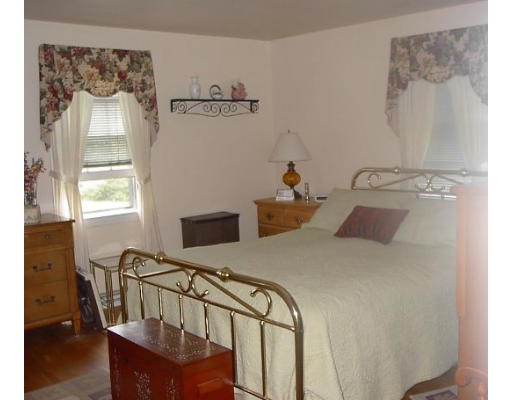 33 Galloway Road Chelmsford, MA 01824 - Photo 5 of 9