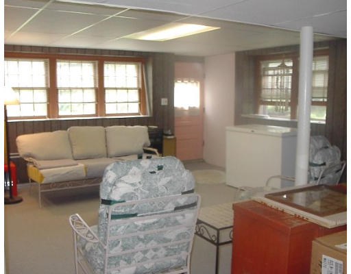 33 Galloway Road Chelmsford, MA 01824 - Photo 6 of 9