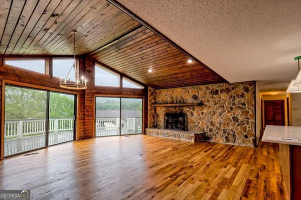 a view of livingroom with furniture