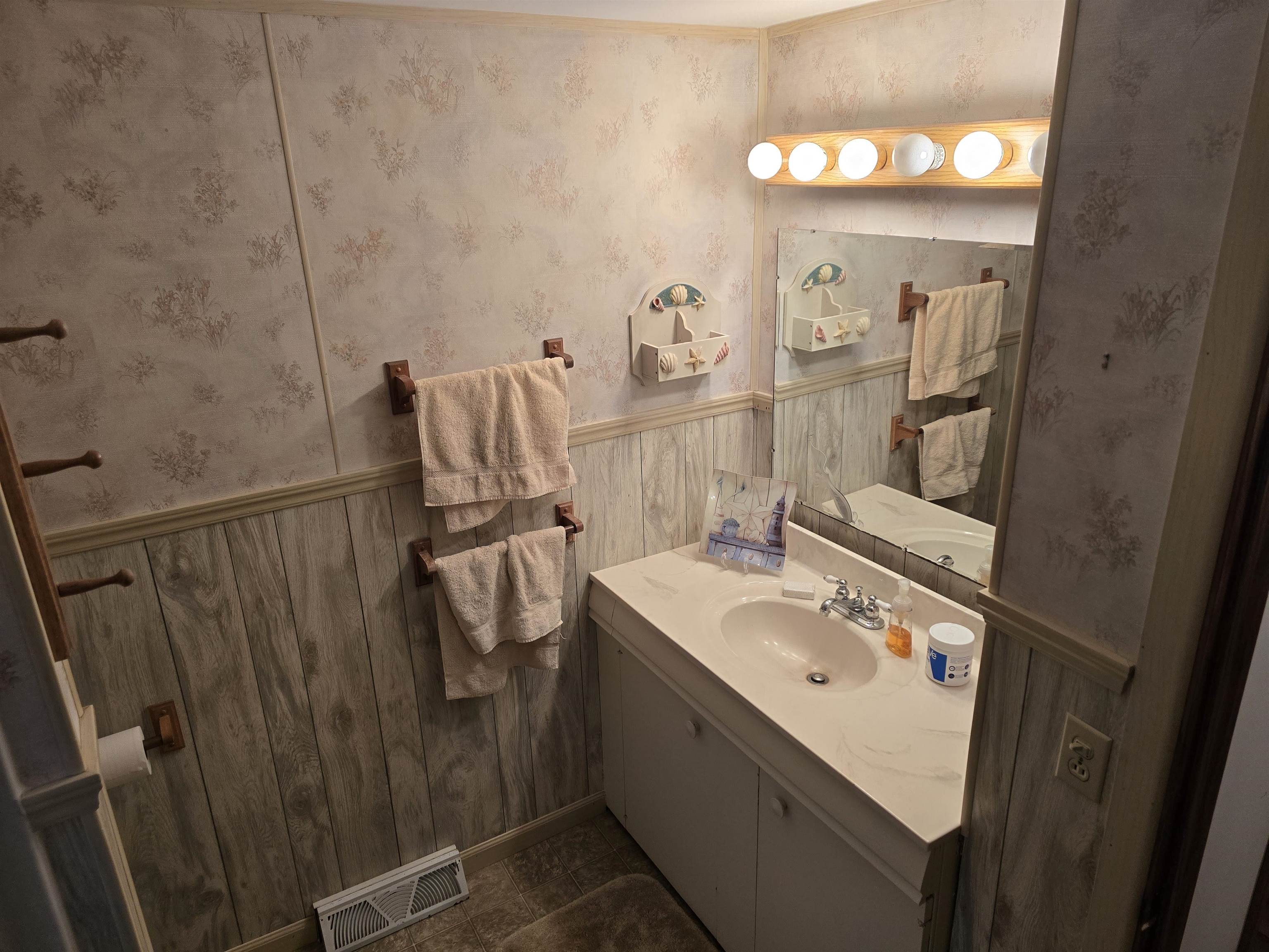 5634 South Huron Road Pinconning, MI 48650 - Photo 31 of 47
