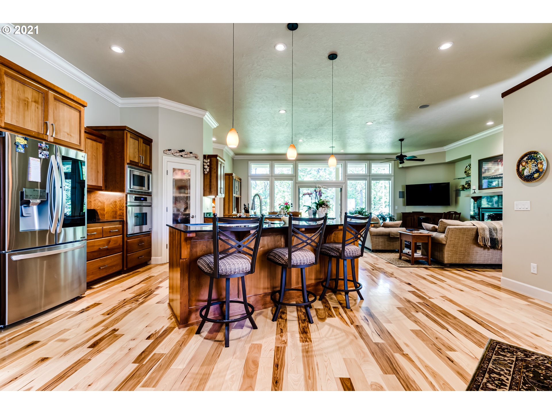 6128 Graystone Loop Springfield, OR 97478 - Photo 2 of 32 a outdoor kitchen with a table and chairs