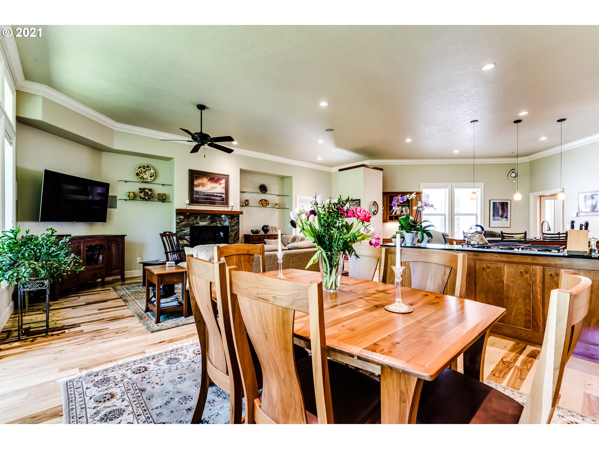 6128 Graystone Loop Springfield, OR 97478 - Photo 4 of 32 a dining room with kitchen island a table and chairs