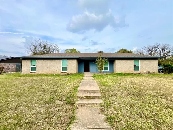 $299,000 | 3241 Bunker Hill Drive, Forest Hill, TX 76140