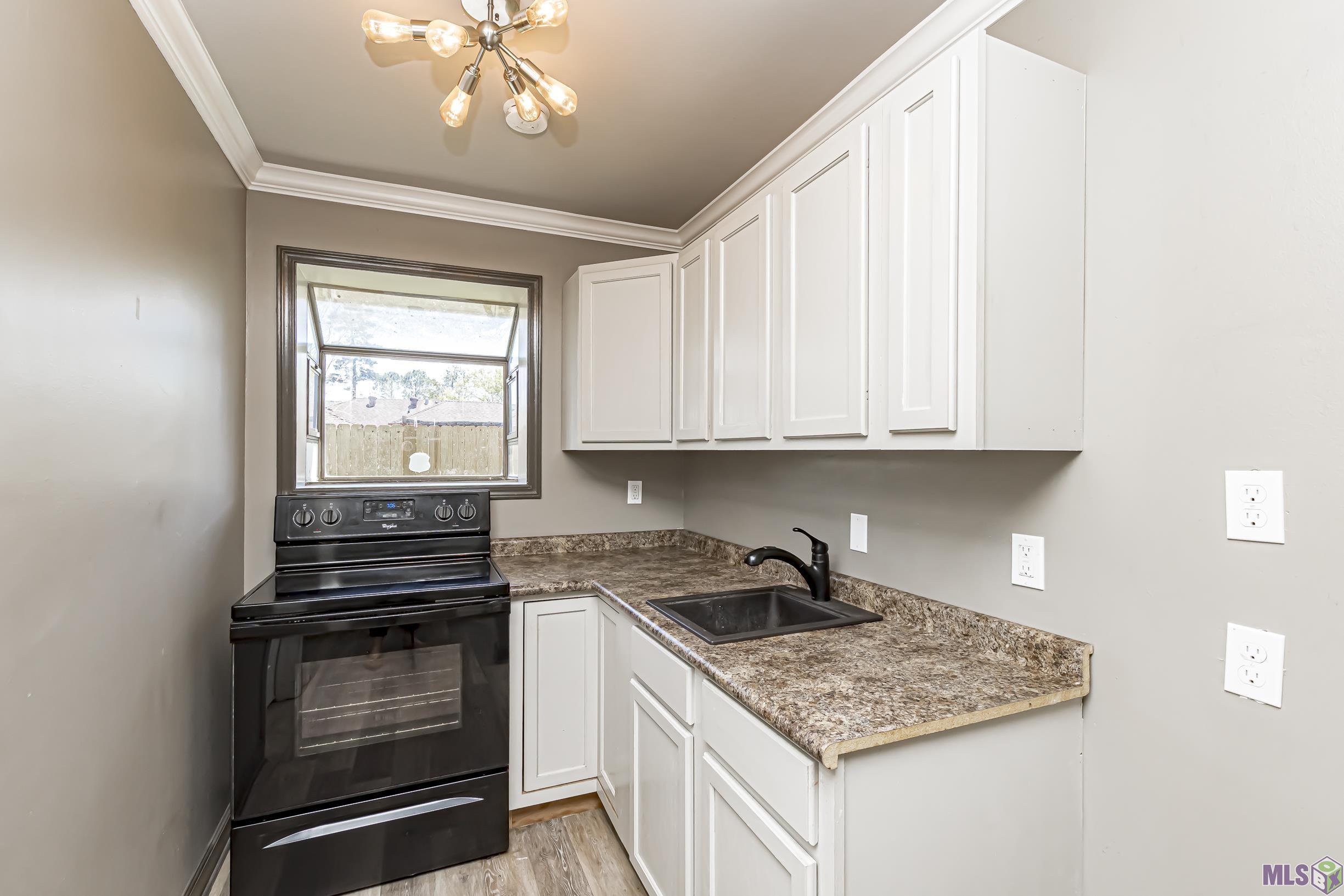 16434 Ellis Avenue Baton Rouge, LA 70816 - Photo 6 of 33 MIL SUITE KITCHEN