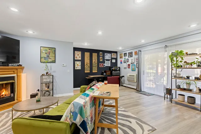 $274,900 | 1537 West Farwell Avenue, Unit 1N, Chicago, IL 60626