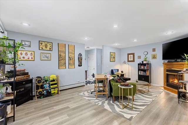 $274,900 | 1537 West Farwell Avenue, Unit 1N, Chicago, IL 60626