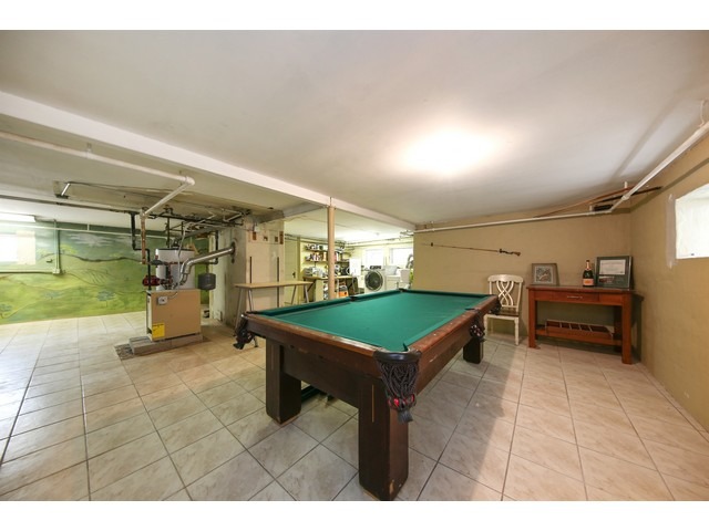 719 Arlington Road Riverside, IL 60546 - Photo 11 of 22 a room with lots of furniture and a projector