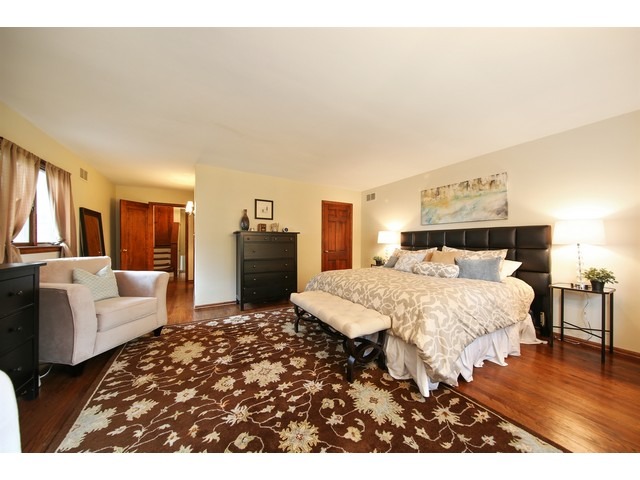 719 Arlington Road Riverside, IL 60546 - Photo 13 of 22 a bedroom with a bed and a couch