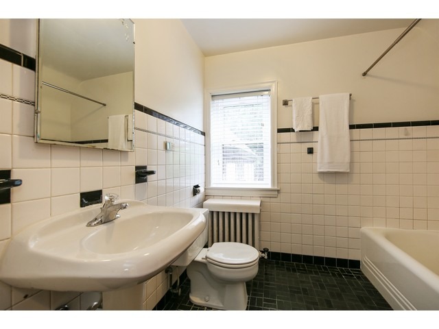 719 Arlington Road Riverside, IL 60546 - Photo 18 of 22 a bathroom with a sink a toilet and tub