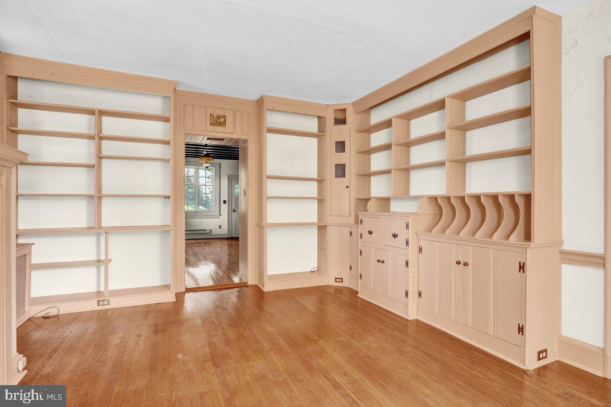 284 Old Mill Road Parkesburg, PA 19365 - Photo 14 of 50 a view of empty room with wooden floor and fan