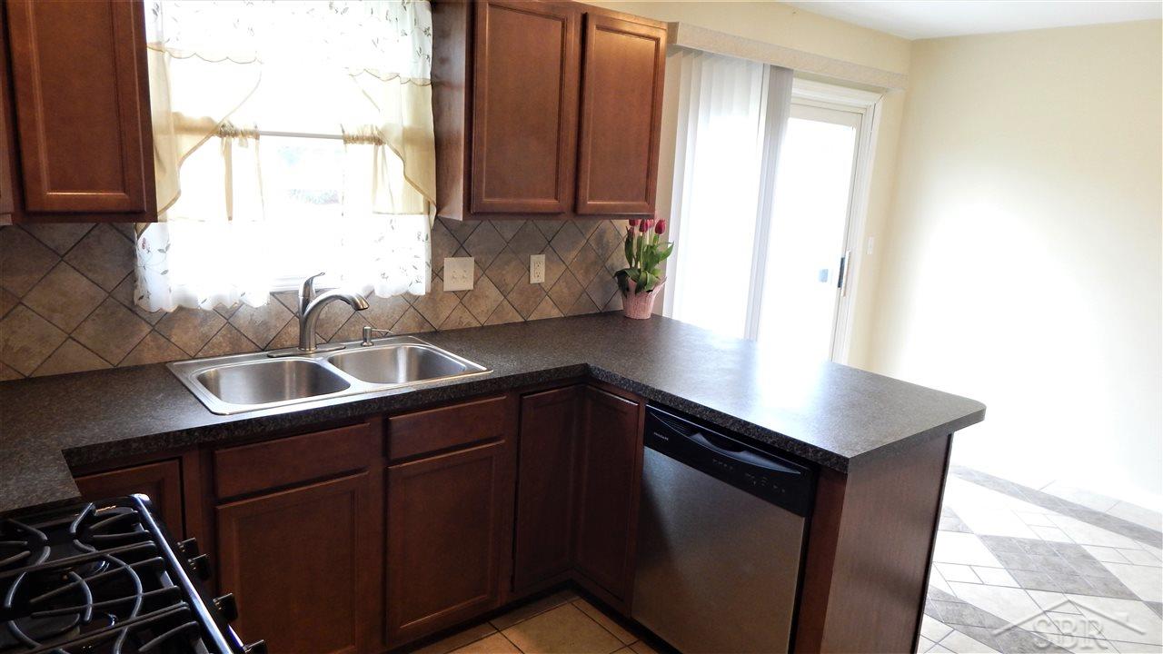 2337 Anderson Road Saginaw, MI 48603 - Photo 5 of 26 50038377-4.JPG