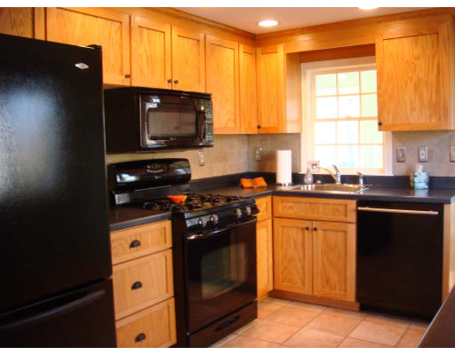 41 Edward Road Watertown, MA 02472 - Photo 8 of 20 Gallery Image 8